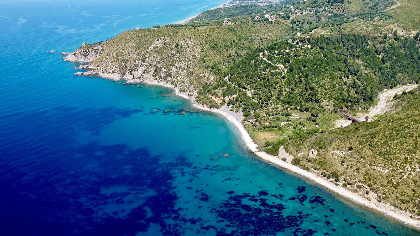 Ascea, Cilento — costa e mare nel Parco Nazionale (Salerno) Costa di Ascea vista da Punta del Telegrafo nel Parco Nazionale del Cilento, Vallo di Diano e Alburni — provincia di Salerno