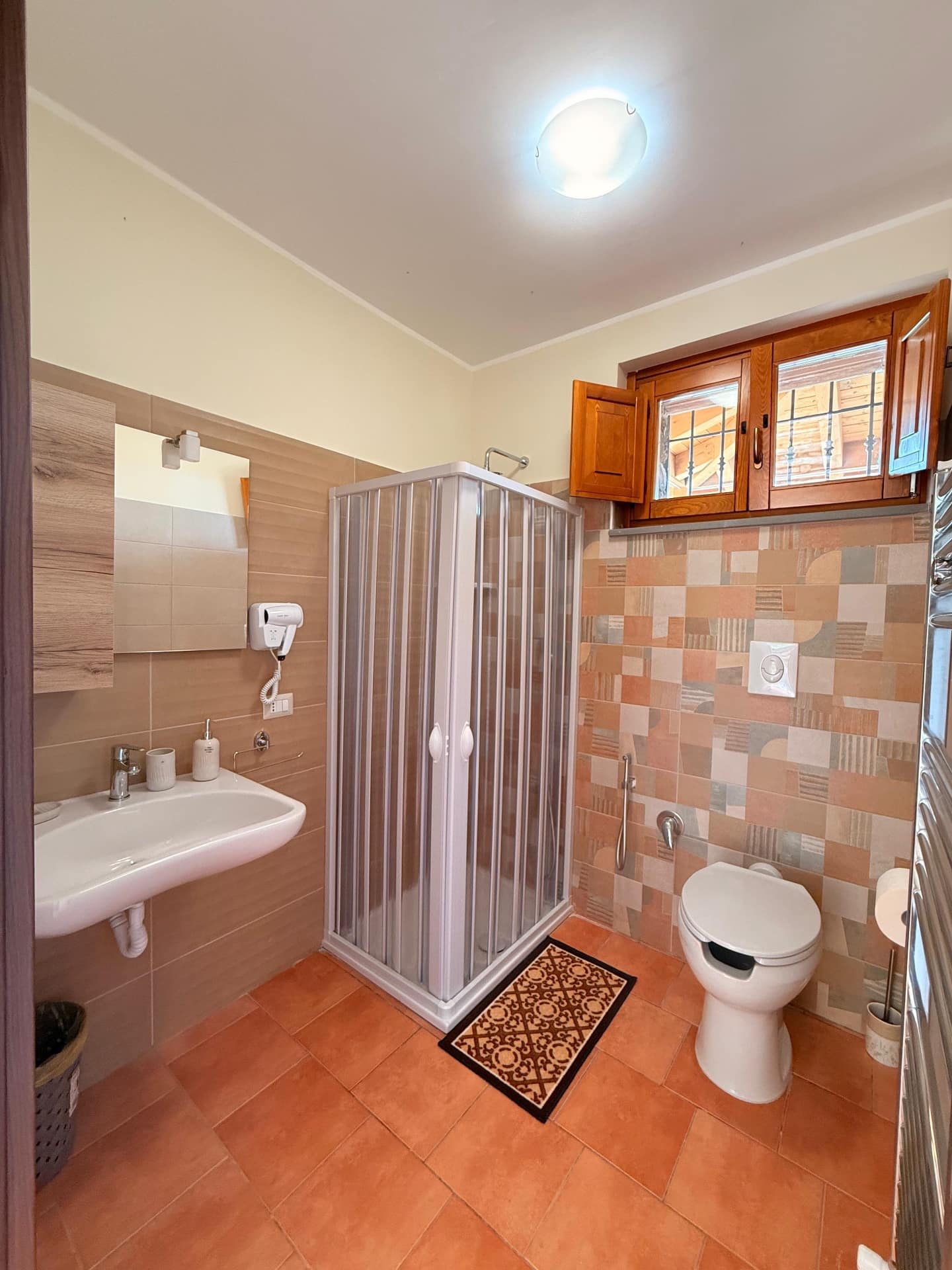 Bagno privato moderno della Camera del Fico — agriturismo Vecchio Carrubo, Ascea Cilento