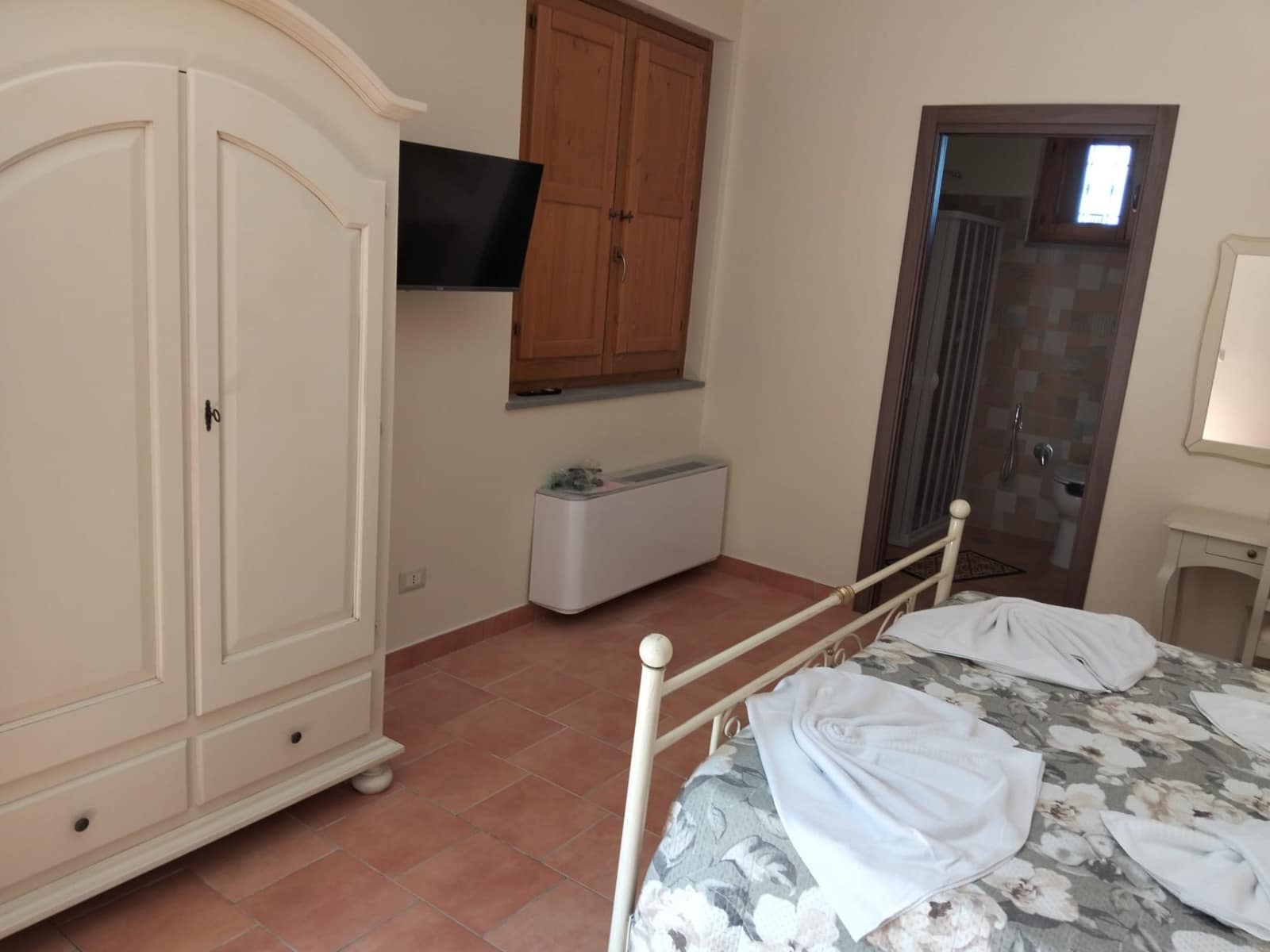 Angolo TV con accesso al bagno privato - Camera del Fico, Ascea Angolo TV con accesso al bagno privato - Camera del Fico, Ascea