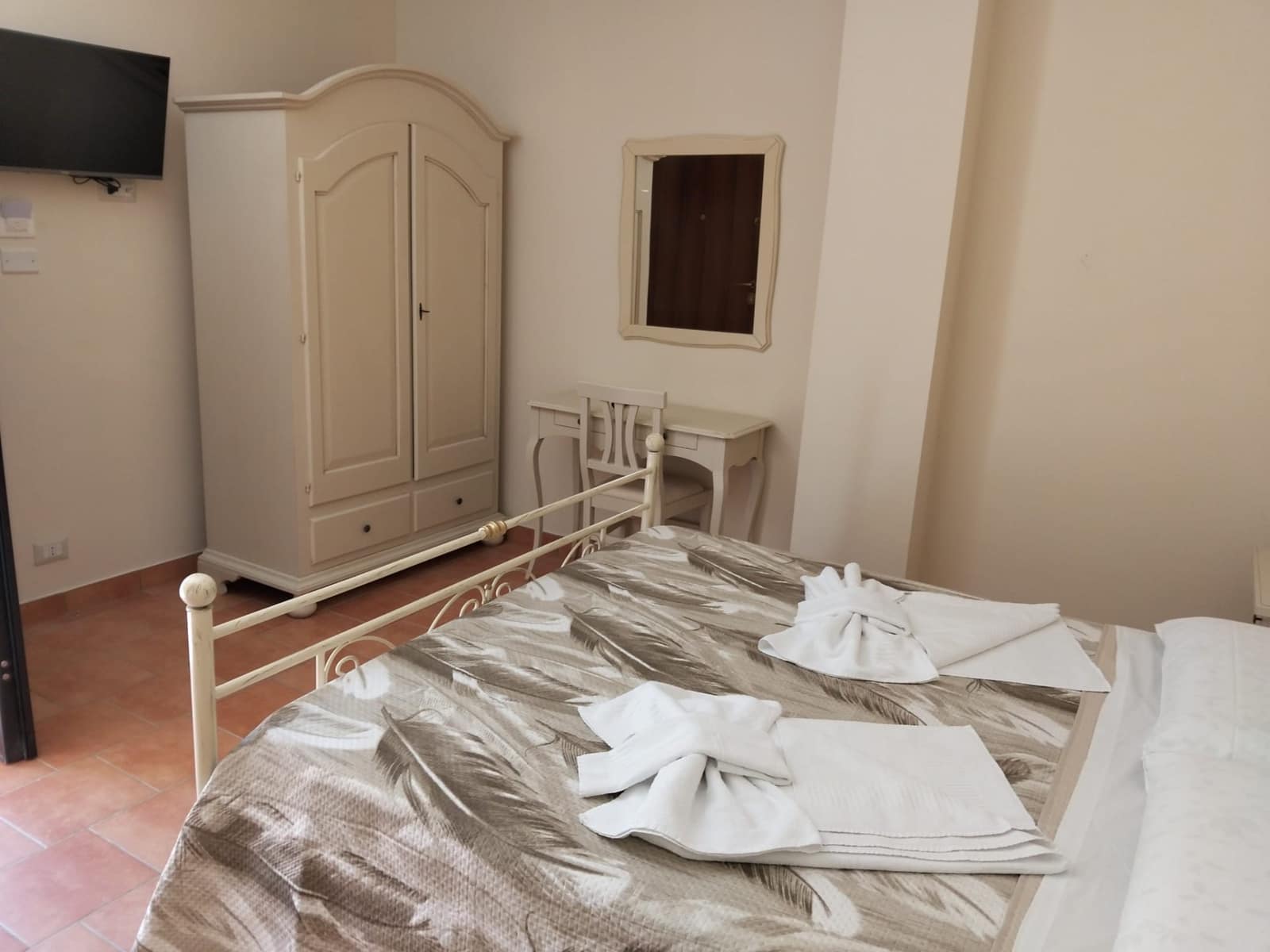 Camera del Fico con TV e armadio - Vecchio Carrubo Ascea Cilento Camera del Fico con TV e armadio - Vecchio Carrubo Ascea Cilento