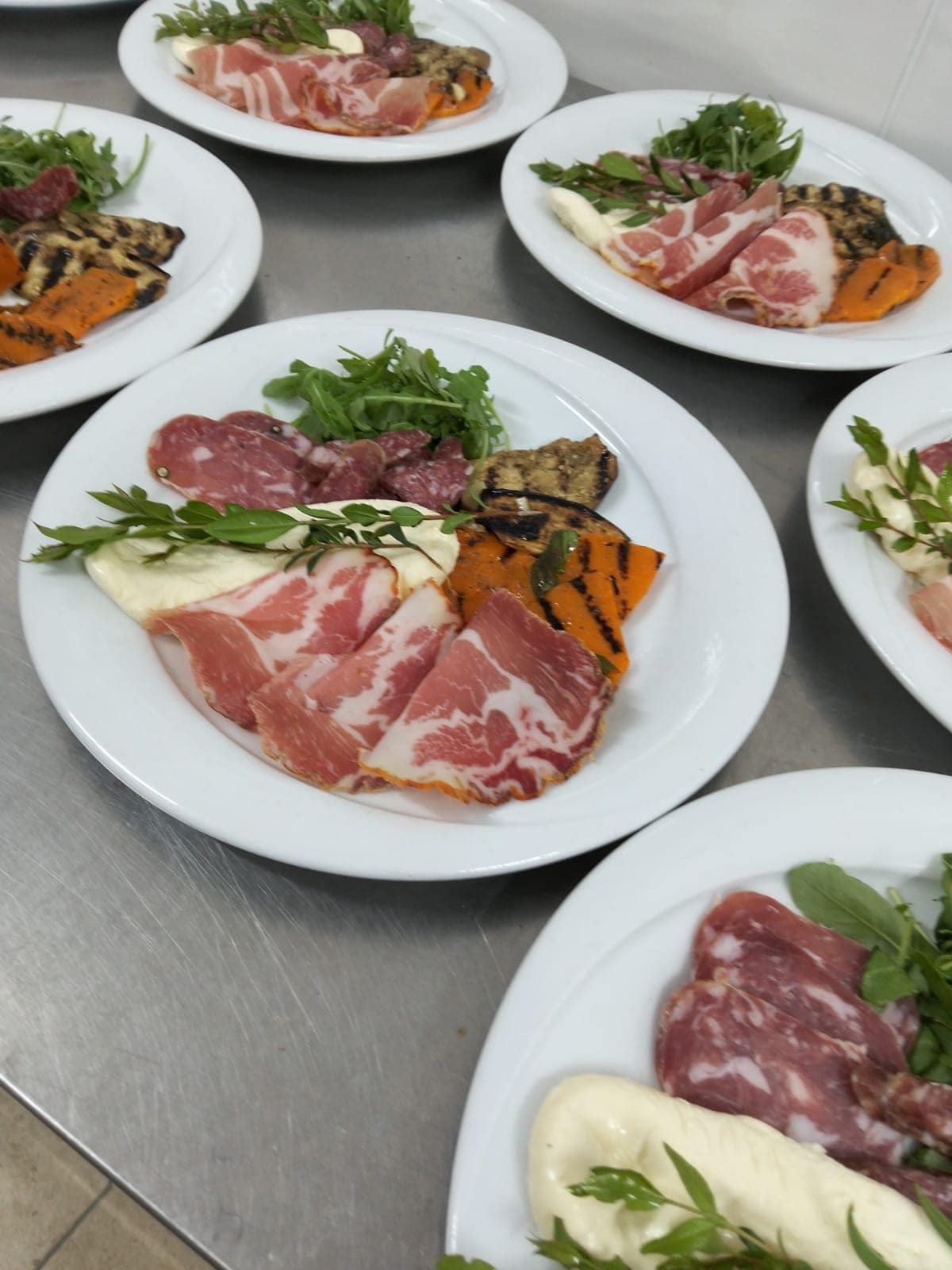 Tagliere di capocollo, mozzarella e zucca grigliata, sapori del Cilento — Vecchio Carrubo