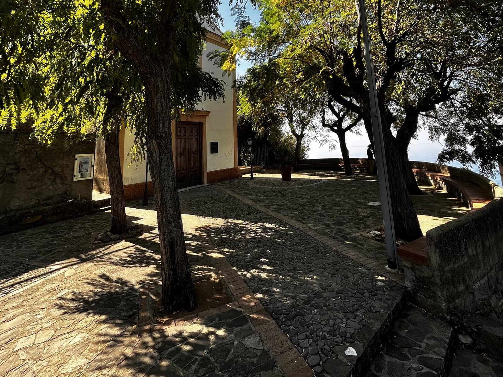 Borgo medievale di Pisciotta affacciato sul mare del Cilento, costa di Salerno
